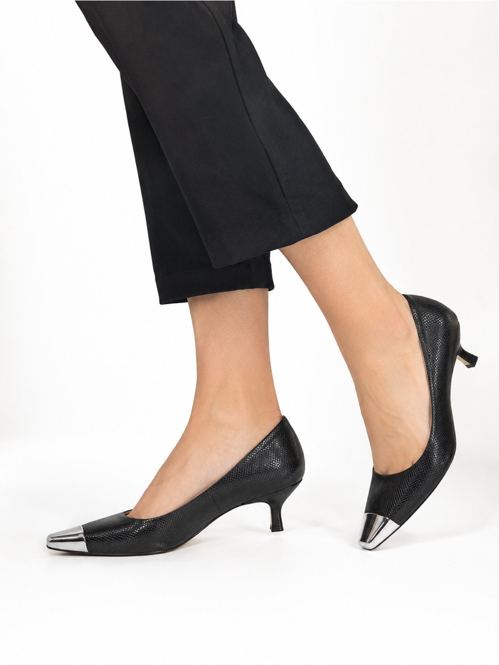 NIB Adrienne Vittadini Black Pointed Toe Flats with Silver Cap